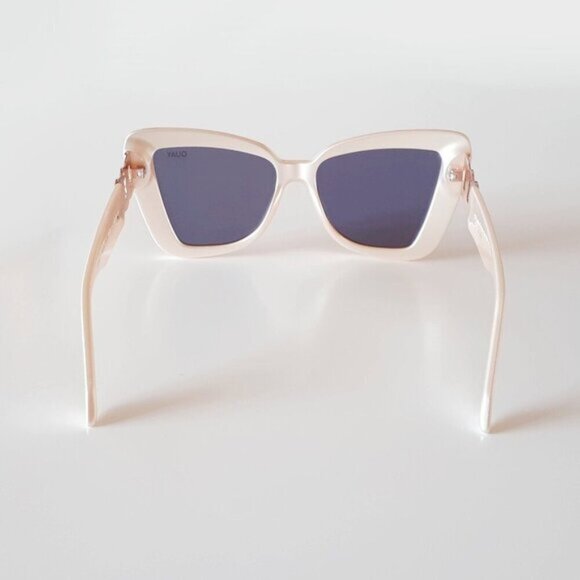 NWOT Quay pearly frame & mirrored lens oversized cat eye sunglasses - Picture 11 of 12